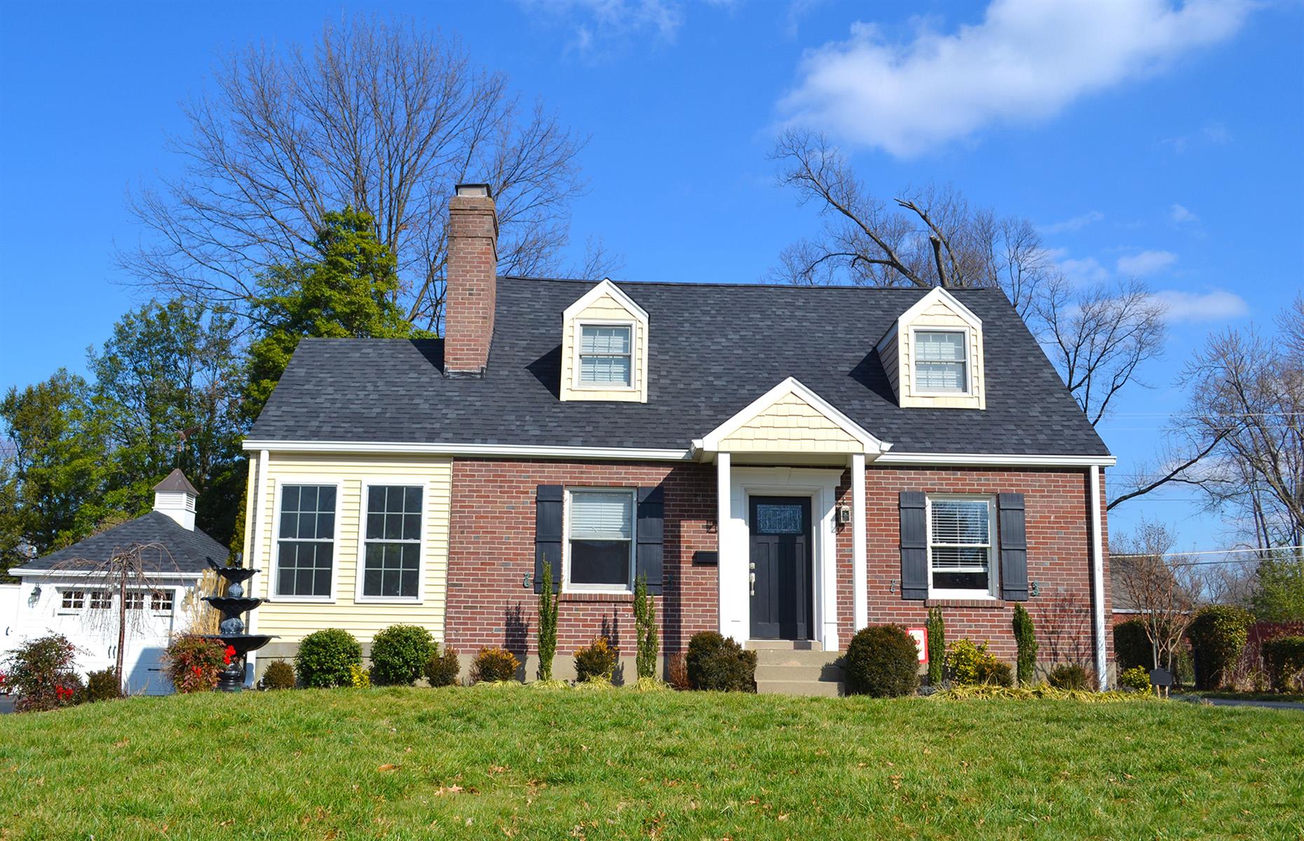 New Hampshire: modern Cape Cod style